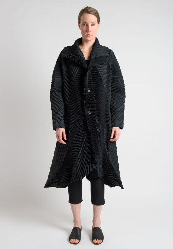 Issey Miyake Oversized Wide Shoulder Pleated Jacket in Black