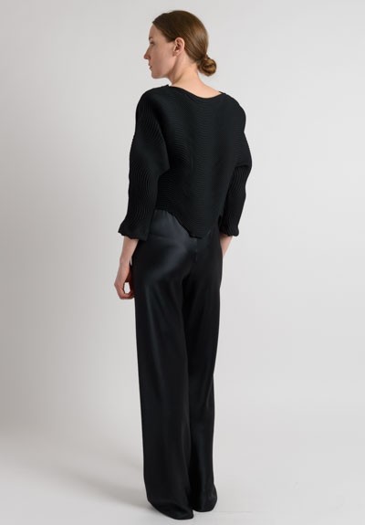 Issey Miyake Short River Pleated Top in Black	