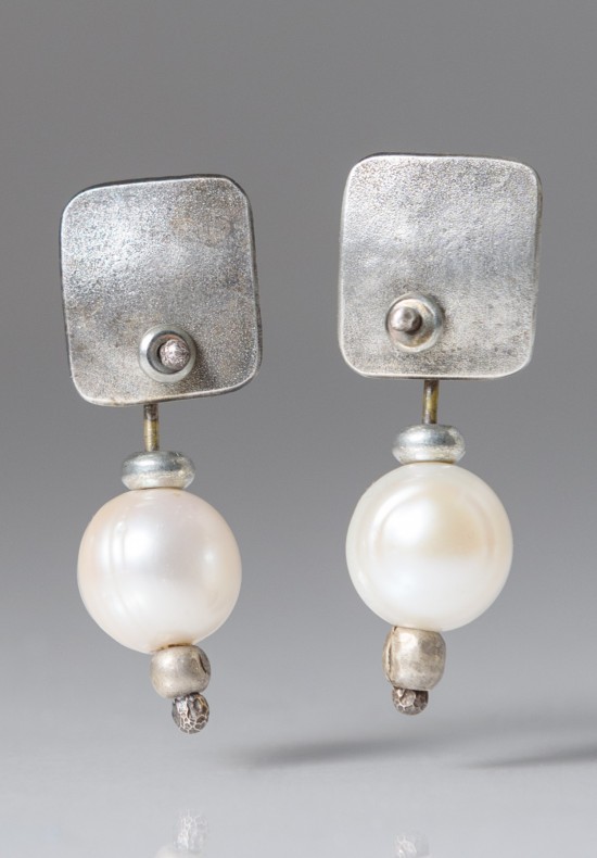Holly Masterson Medium Pearl Earrings	