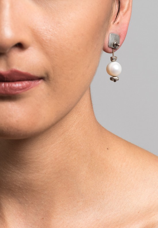Holly Masterson Medium Pearl Earrings	