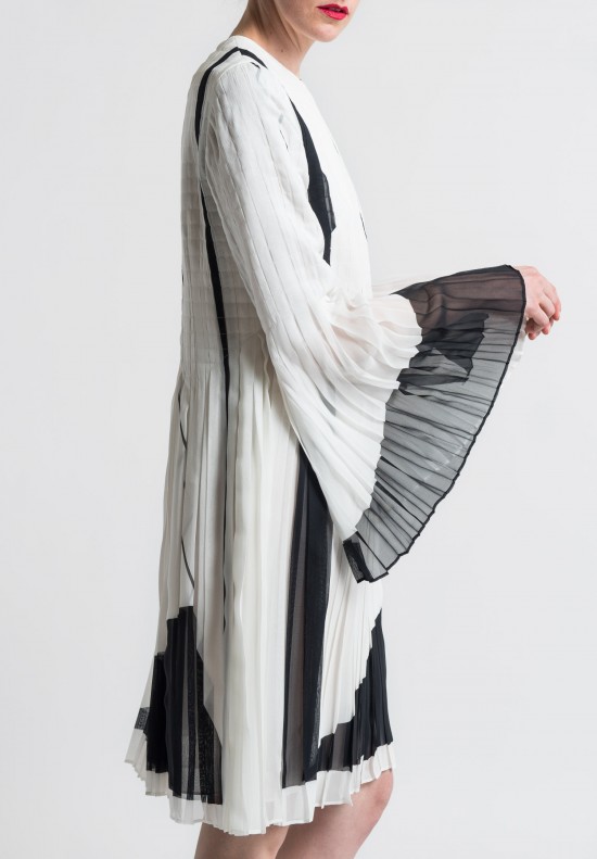 Akris Pleated Silk Crepe Equation Print Dress in Blanco	