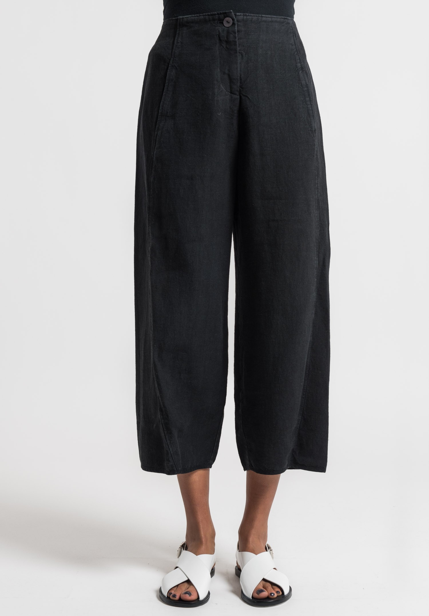 Oska Linen Tami Short Pants in Black | Santa Fe Dry Goods Trippen ...