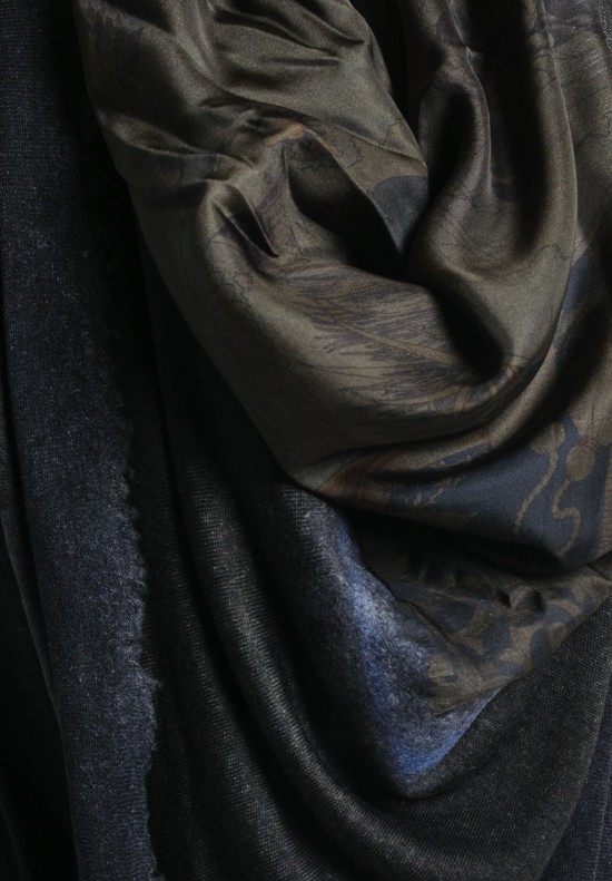 	Avant Toi Cashmere/Silk Duck Print Scarf in Musk