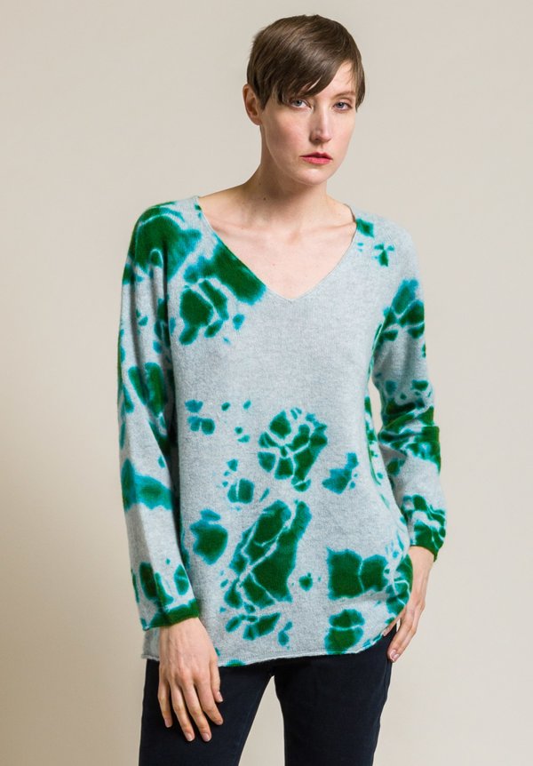 Suzusan Cashmere V-Neck Madara Shibori Sweater in Emerald/Light Grey