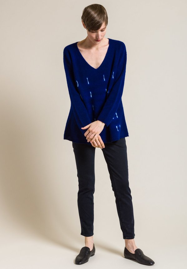 Suzusan Cashmere V-Neck Awase Makinui Shibori Sweater in Royal Blue/Grége