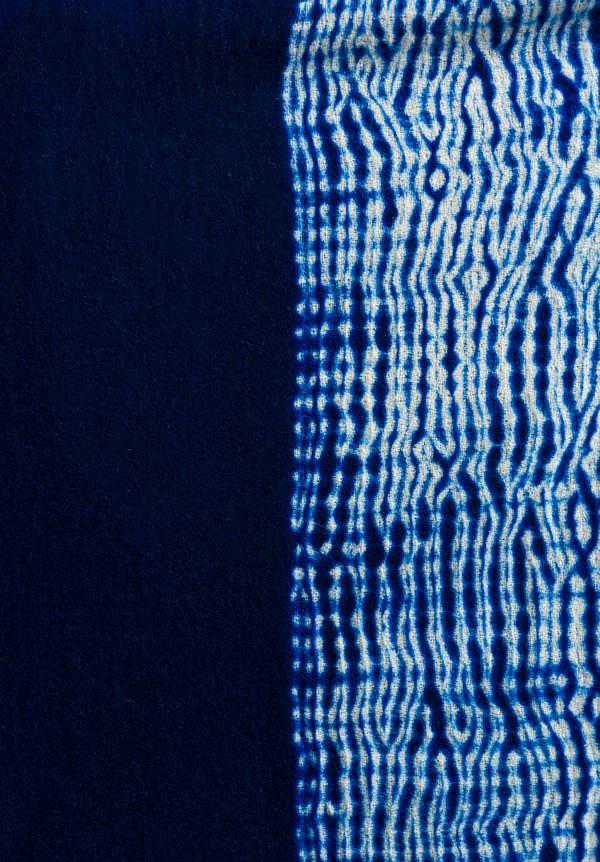 Suzusan Mokume Nui Shibori Felted Scarf in Dark Blue/ White
