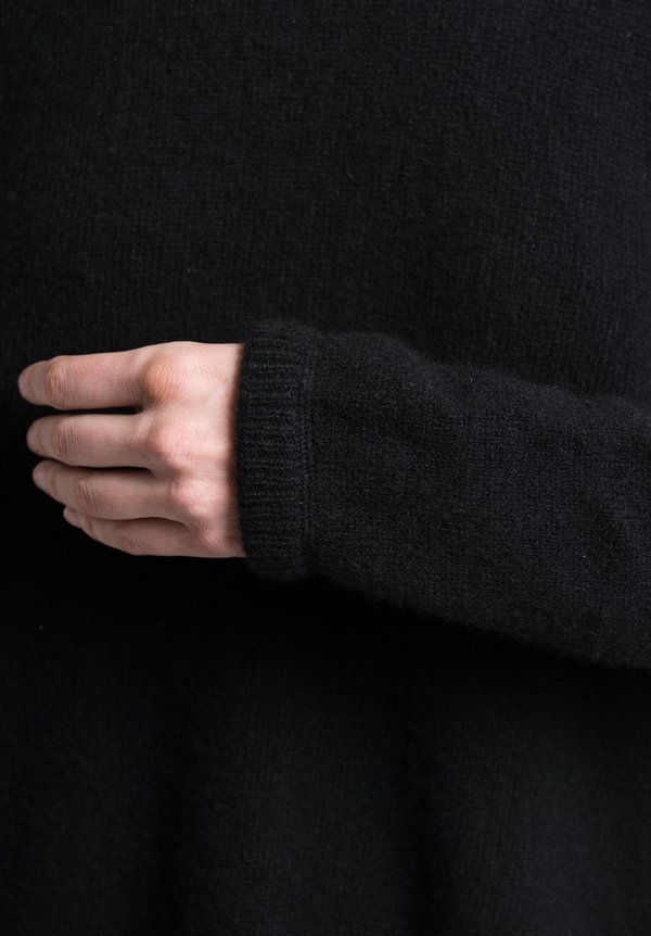 Kaval Pullover Sweater in Black	