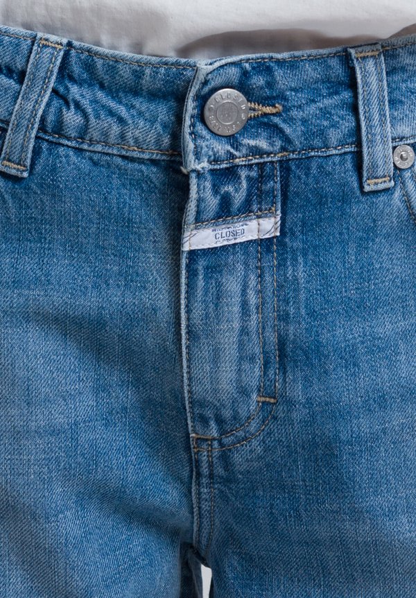 Closed Distressed Jay Jeans in Light Blue	