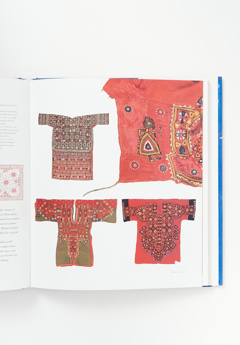 Indian Textiles by John Gillow & Nicholas Barnard