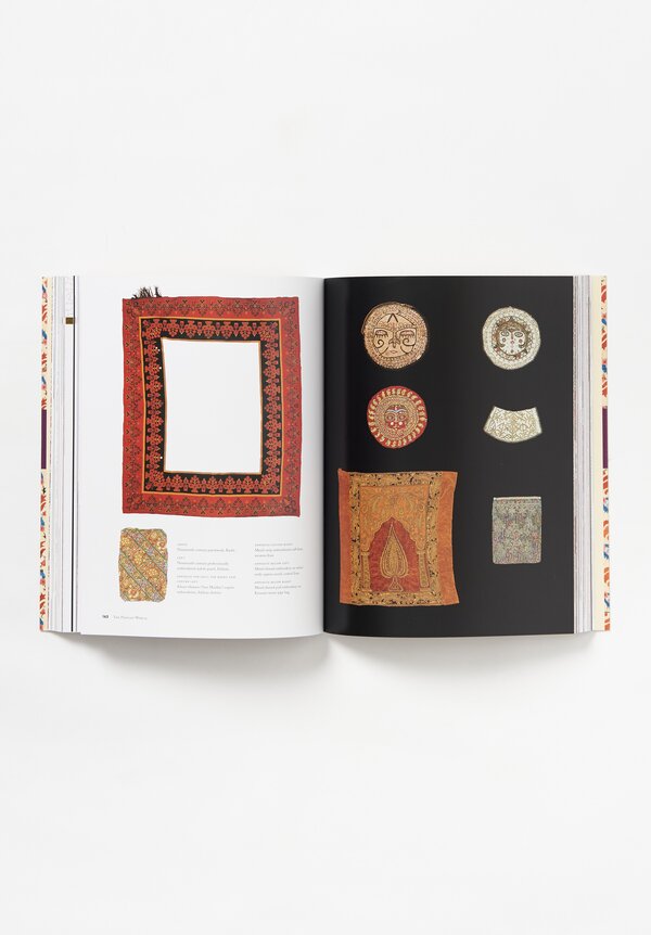 "Textiles of the Islamic World" John Gillow	