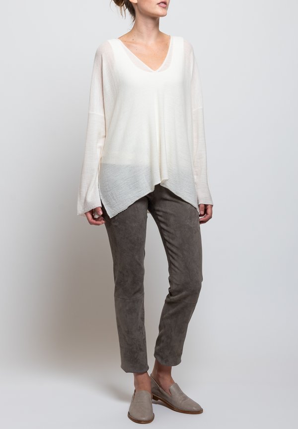 Shi Cashmere Lavinia V-Neck Sweater in Off White	