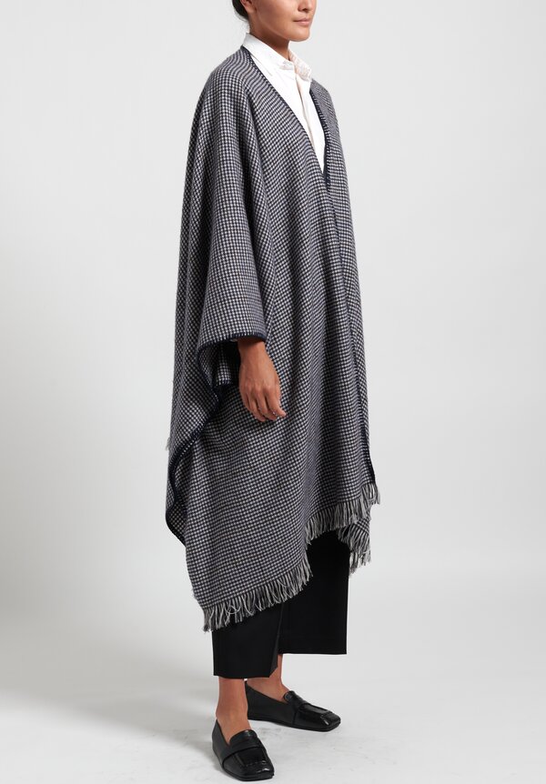 Alonpi Cashmere Houndstooth Poncho in Midnight	