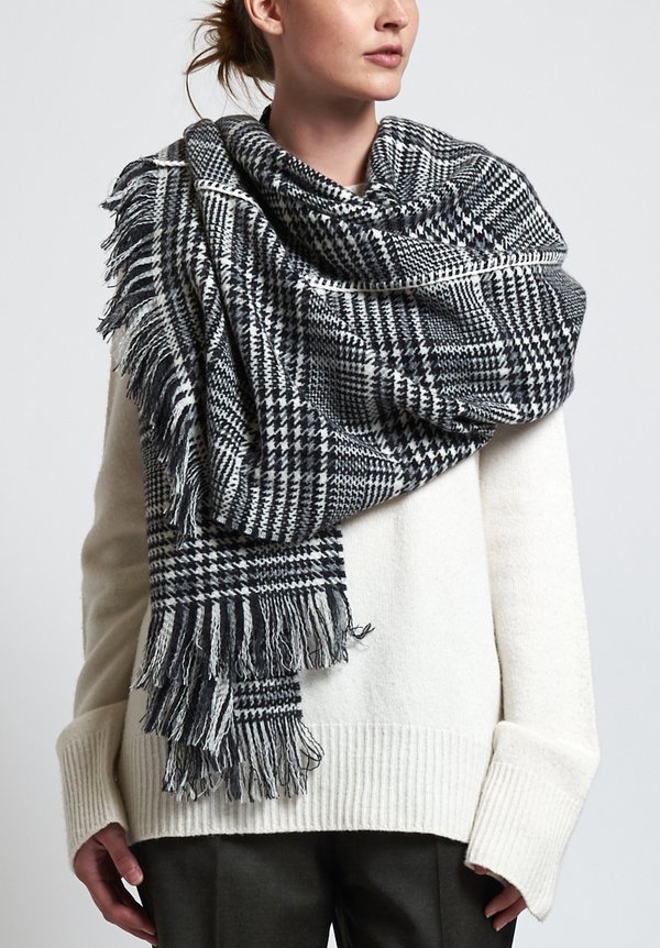 Alonpi Cashmere Double Sewn Houndstooth Scarf in Grey | Santa Fe