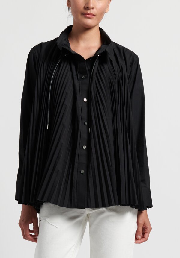 Sacai Cotton Poplin Pleated Shirt in Black	