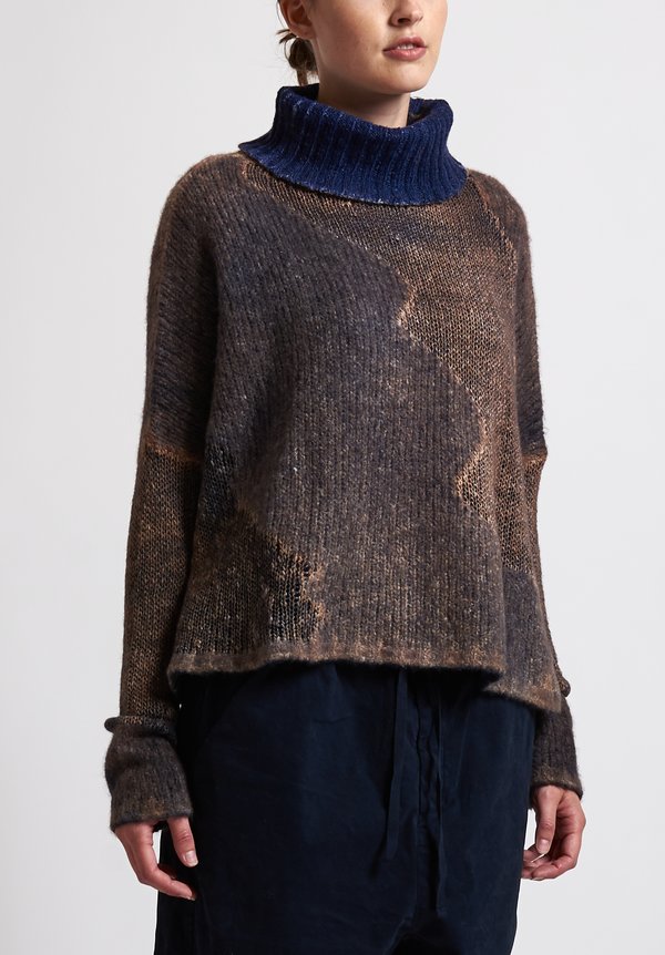 f Cashmere Textured Turtleneck Sweater in Natural/ Brown	