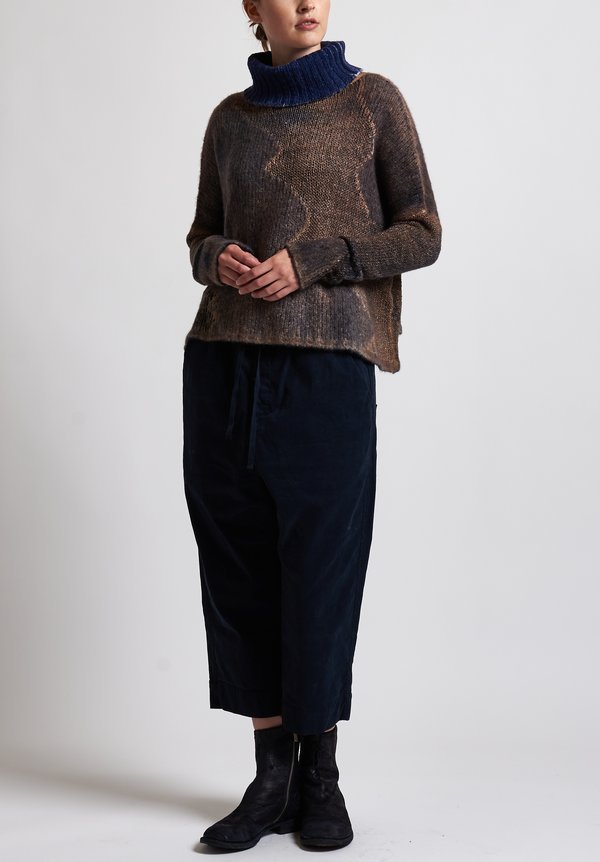 f Cashmere Textured Turtleneck Sweater in Natural/ Brown	