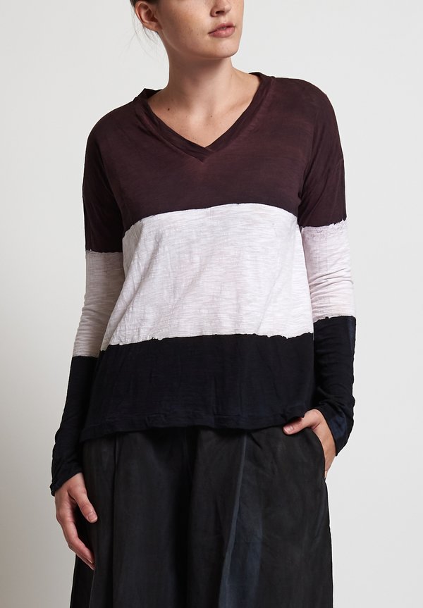 Gilda Midani Pattern Dyed V-Neck Trapeze Tee in Maroon