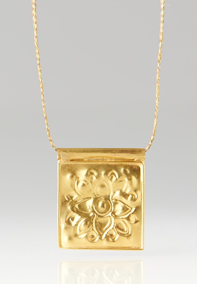 Pippa Small 18K Gold Lotus Square Stamp Pendant Necklace	