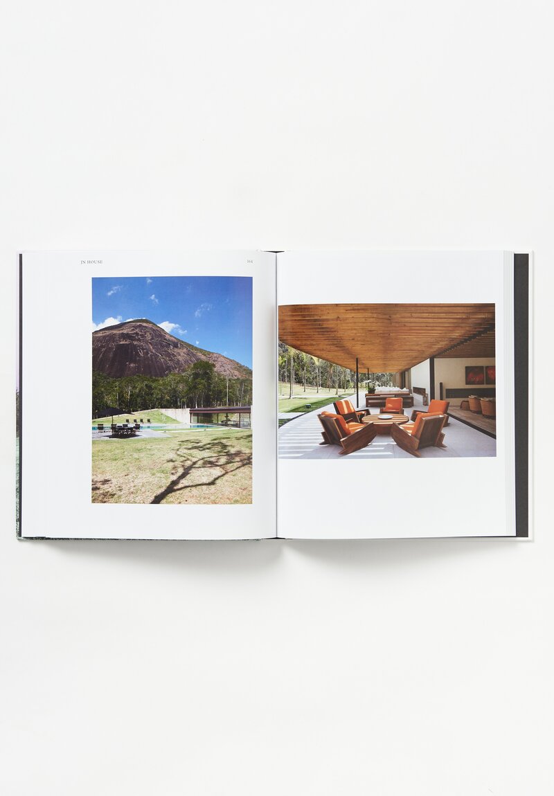 Phaidon "Living in the Mountains" by Phaidon Editors	