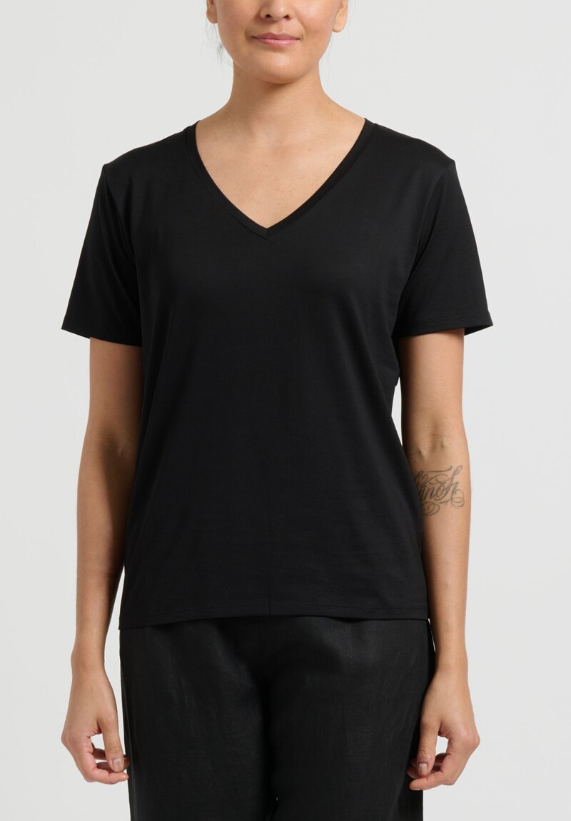 Handvaerk V Neck T-Shirt in Black	