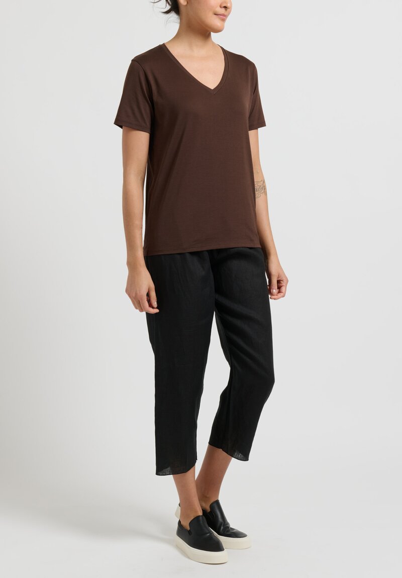 Handvaerk V Neck T-Shirt in Dark Brown	