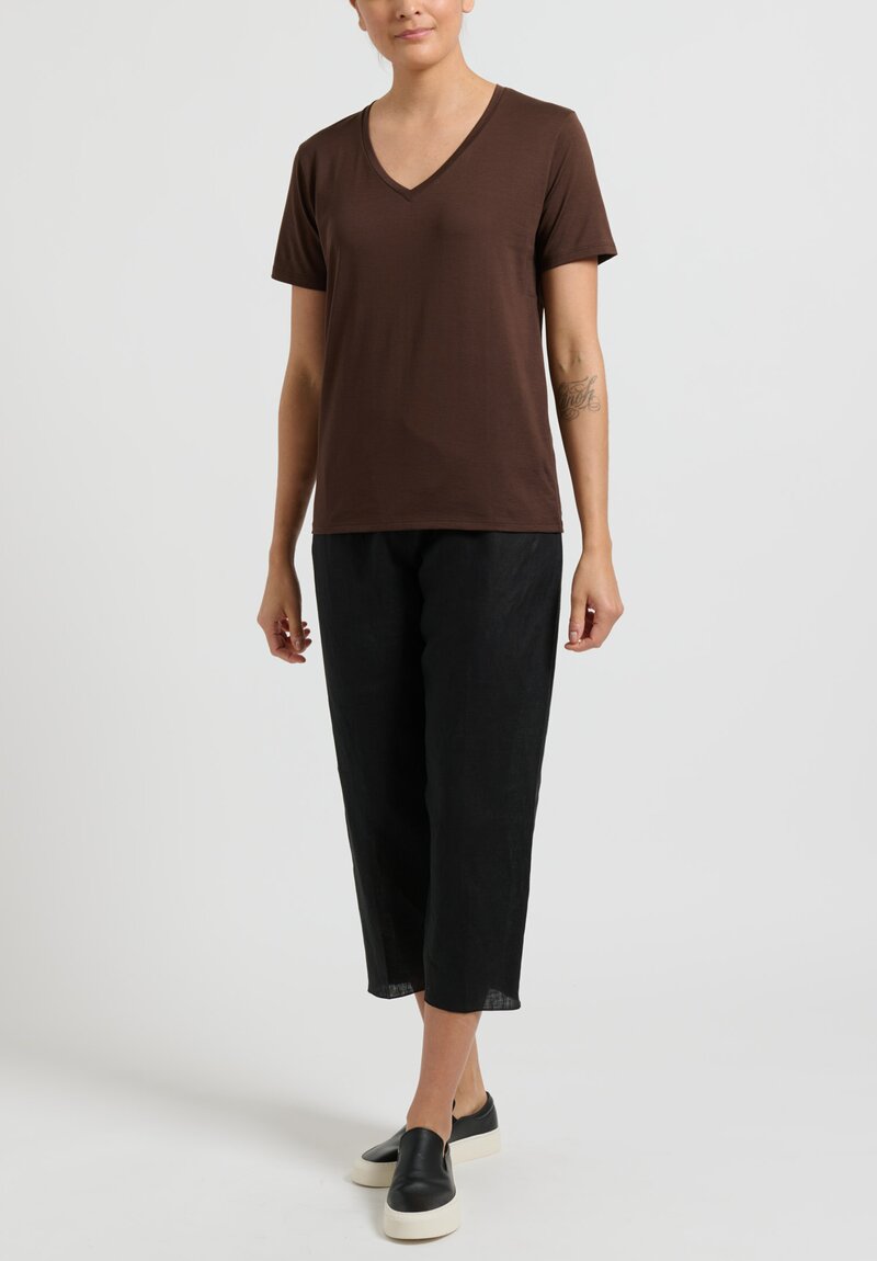 Handvaerk V Neck T-Shirt in Dark Brown	