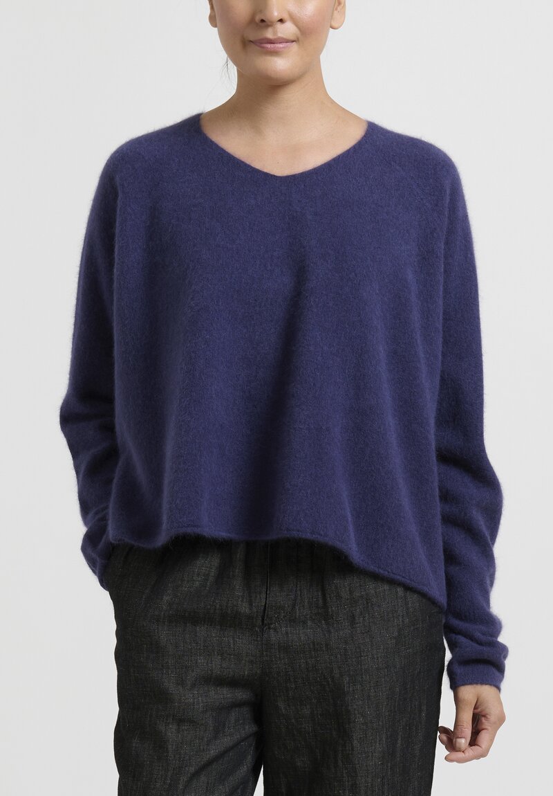 Rundholz Raccoon V-Neck Pullover in Quetsche Blue	