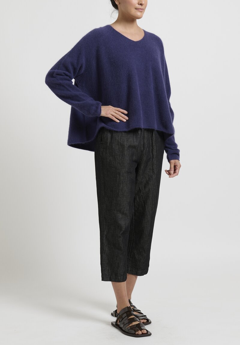 Rundholz Raccoon V-Neck Pullover in Quetsche Blue	