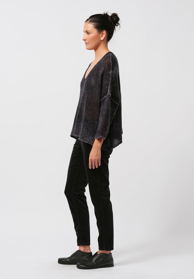 Avant Toi Hand-Painted Cashmere & Silk V-Neck Sweater in Nero Black	