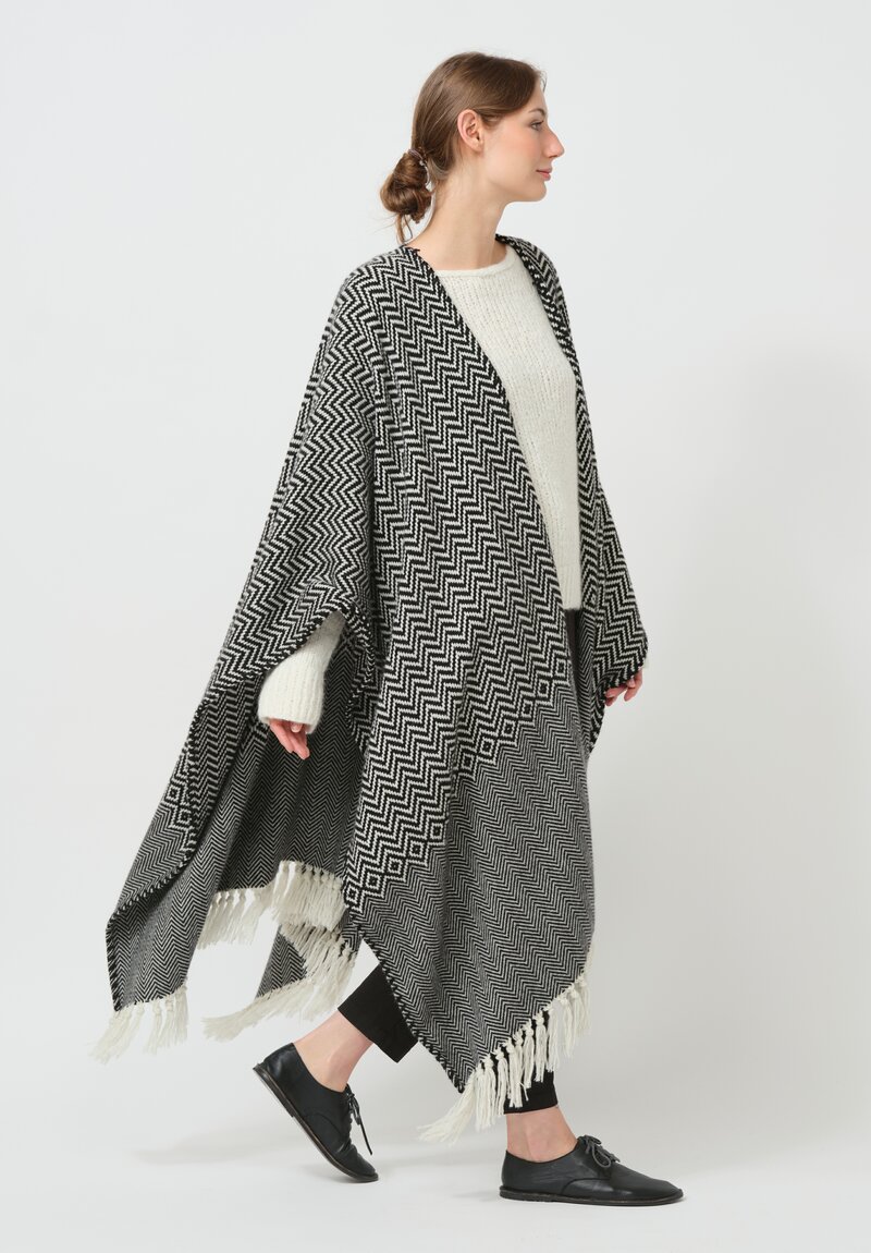 Alonpi Cashmere Canaria Cape in Black & White	