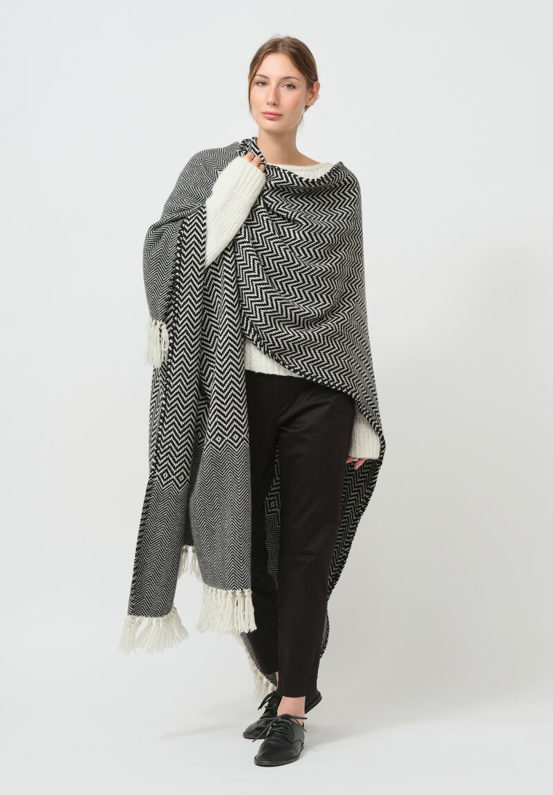 Alonpi Cashmere Canaria Cape in Black & White	