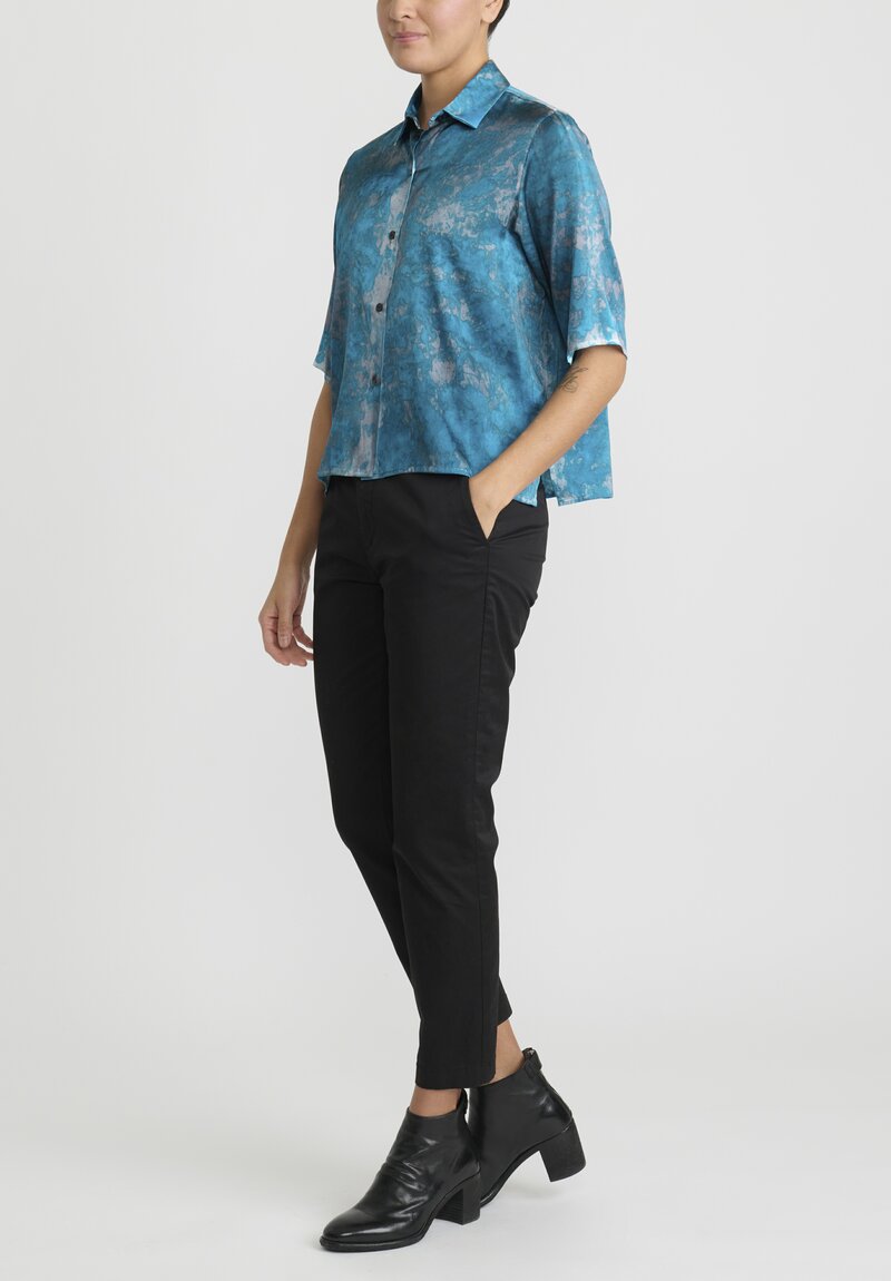 Avant Toi Hand-Painted Silk Camouflage Short Sleeve Shirt in Nero Curacao Blue	