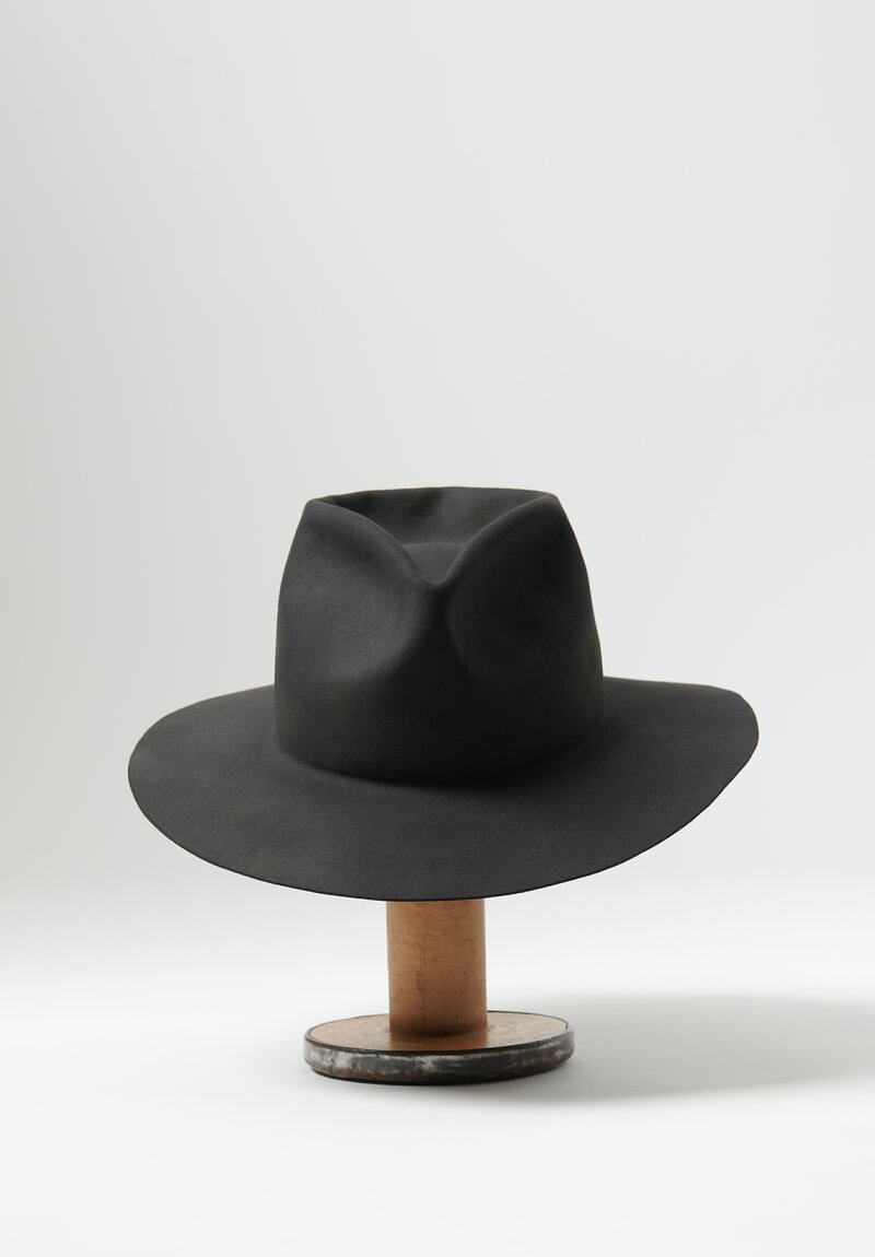 Horisaki Design and Handle Easy Burnt Beaver Curved Brim Hat in Grey	