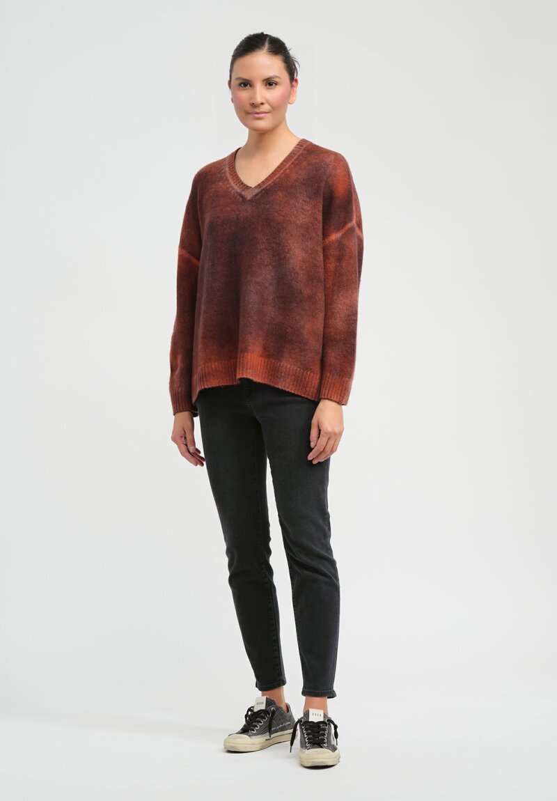 Avant Toi Hand-Painted Brushed Cashmere Maglia V-Neck Sweater in Nero Alchechengi Orange	