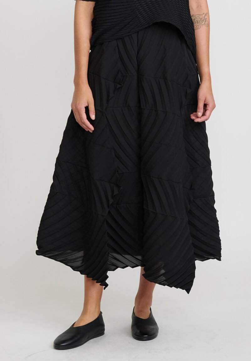 Issey Miyake Sequence Pleats Skirt in Black	