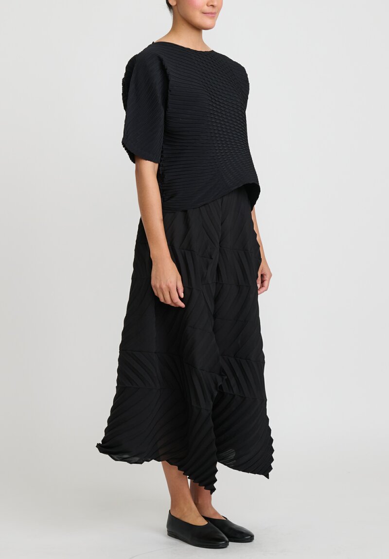 Issey Miyake Sequence Pleats Skirt in Black	