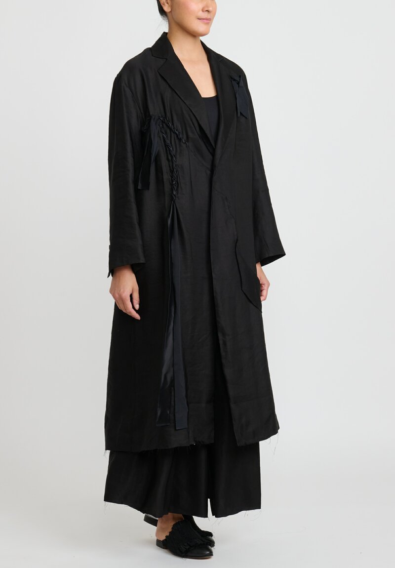 A Tentative Atelier Deconstructed Oversize Judit Twist Coat