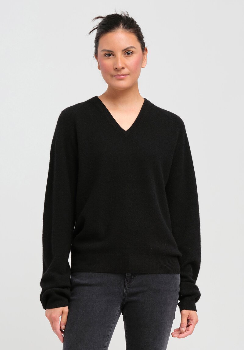 Frenckenberger Cashmere Mini V-Neck Sweater in Black	