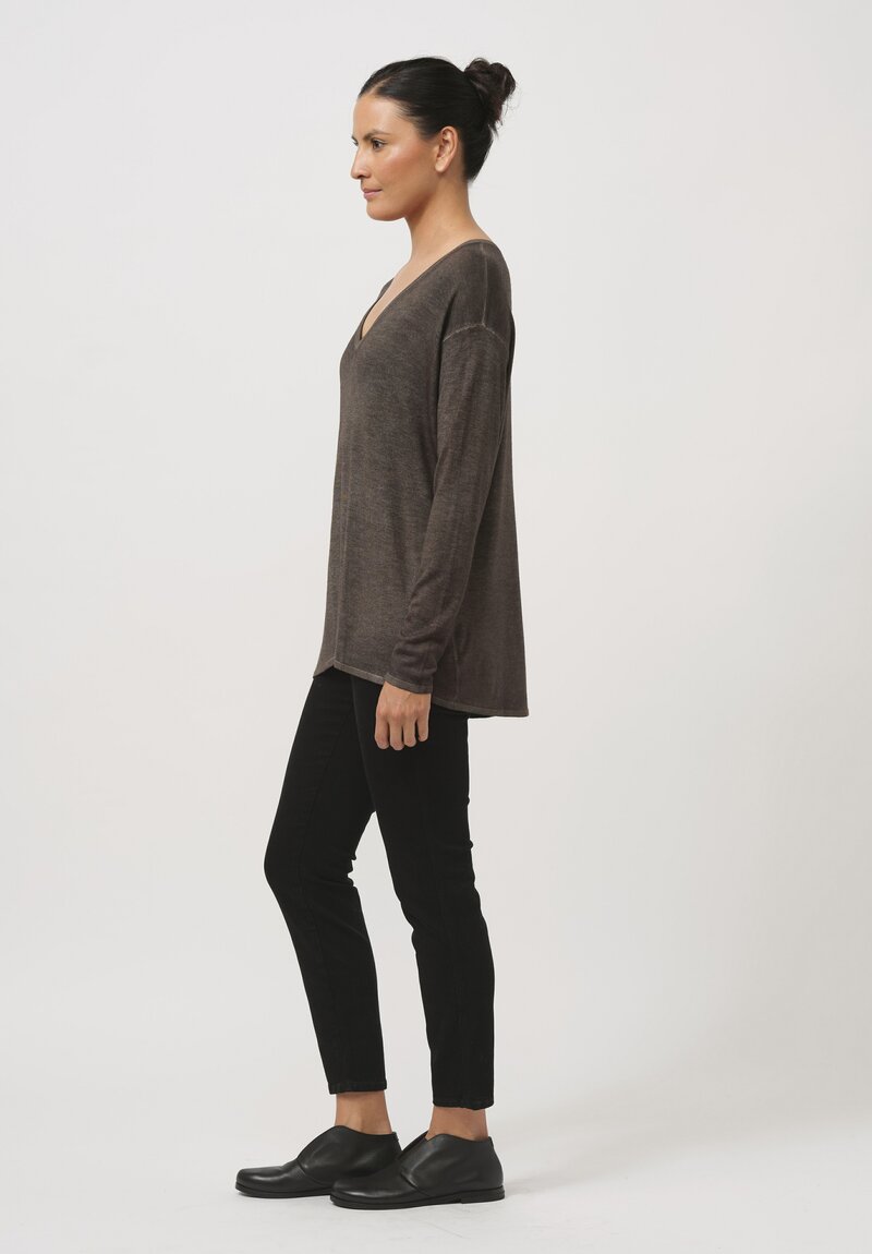 Avant Toi Hand-Painted Cashmere & Silk V-Neck Sweater in Nero Mushroom Grey	