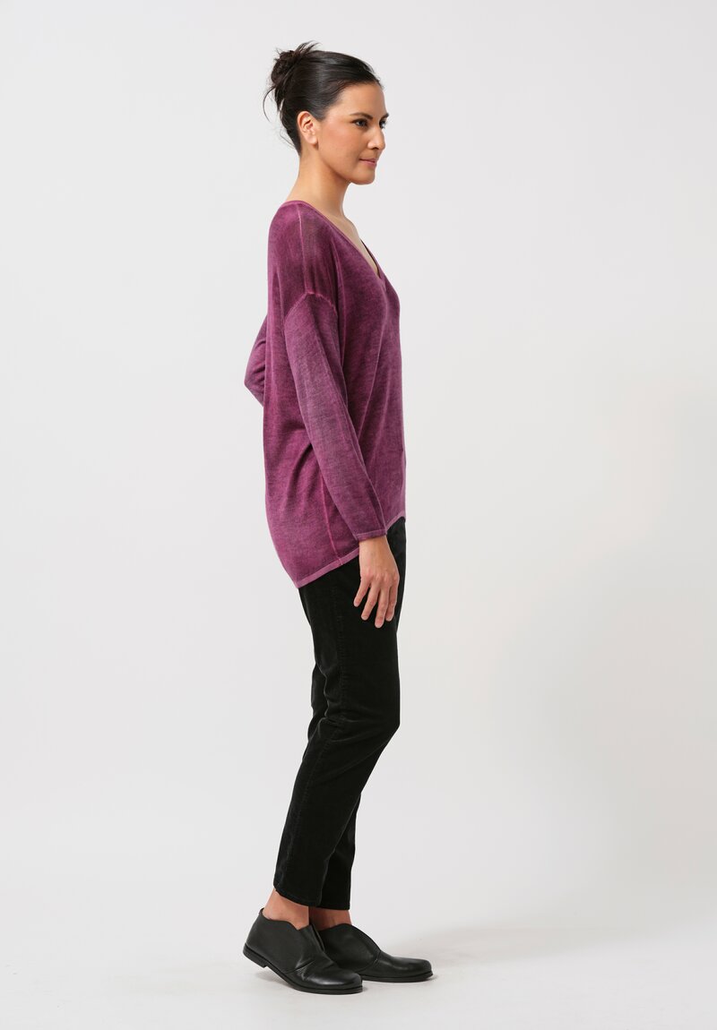  Avant Toi Cashmere & Silk Hand-Painted V-Neck Sweater in Nero Clematis Purple	