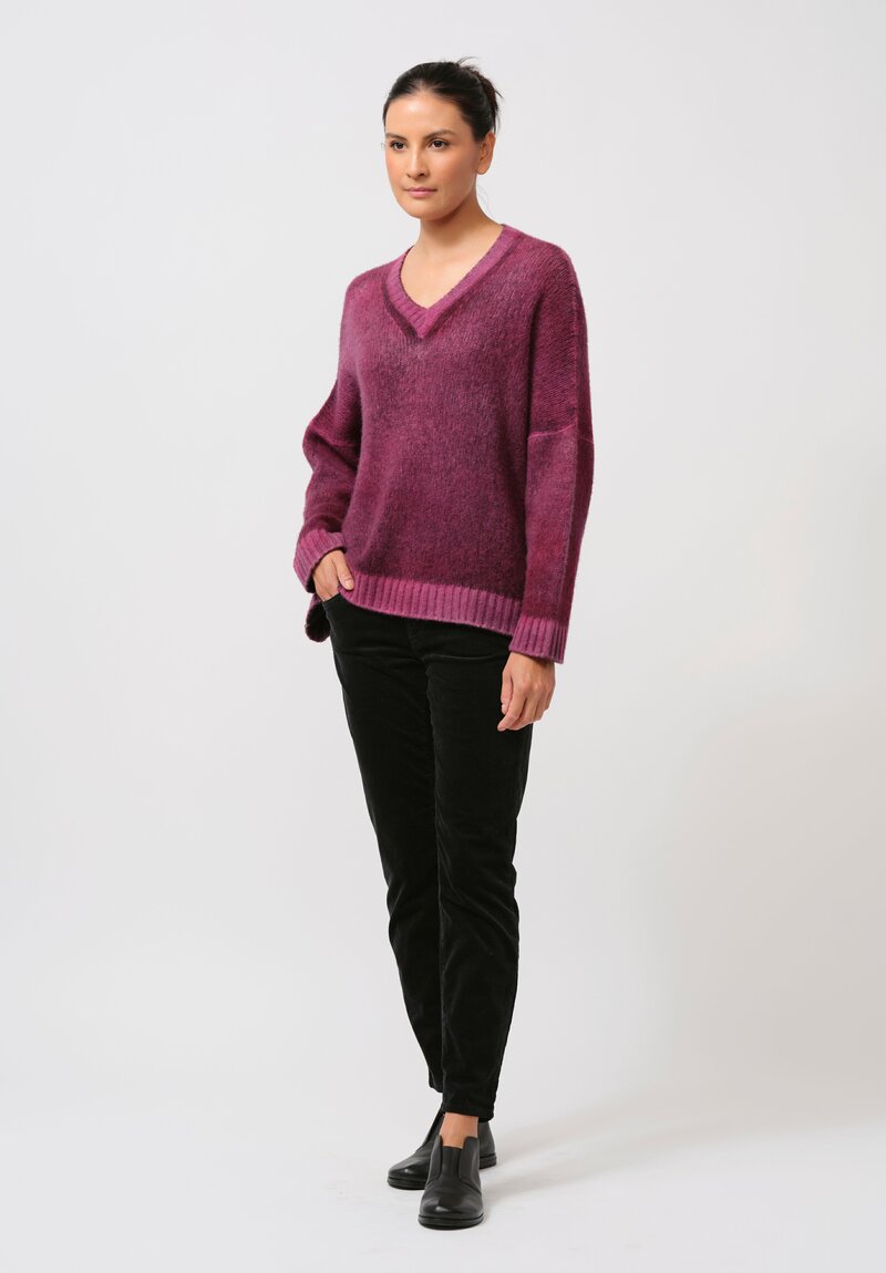 Avant Toi Hand-Painted Cashmere & Silk Barchetta V-Neck Pullover in Nero Clematis Purple	