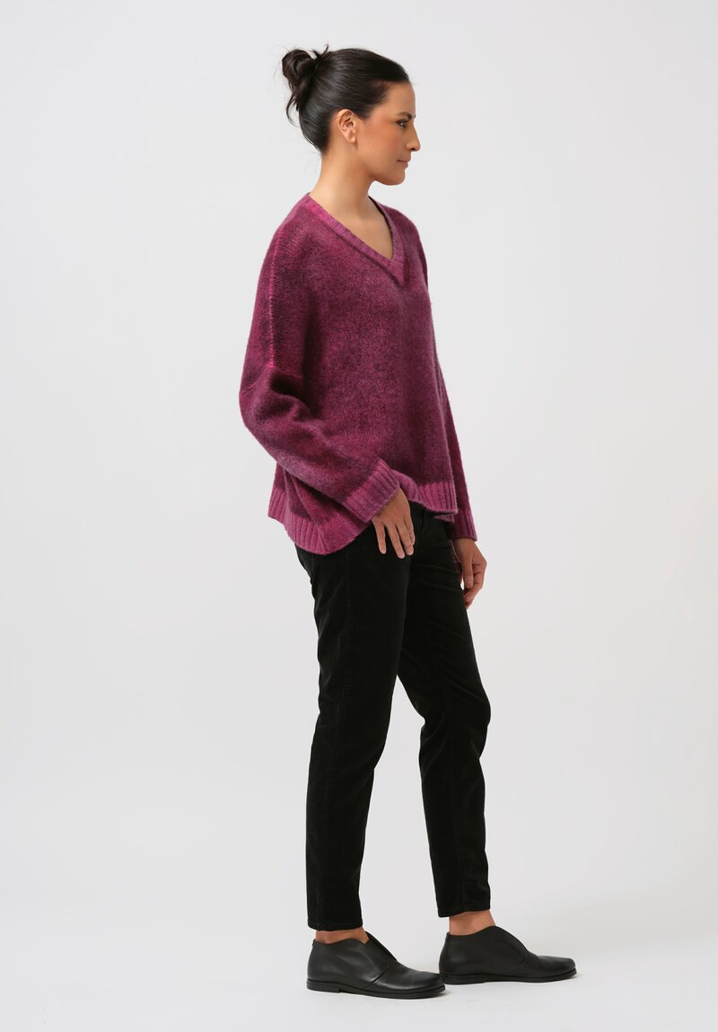 Avant Toi Hand-Painted Cashmere & Silk Barchetta V-Neck Pullover in Nero Clematis Purple	