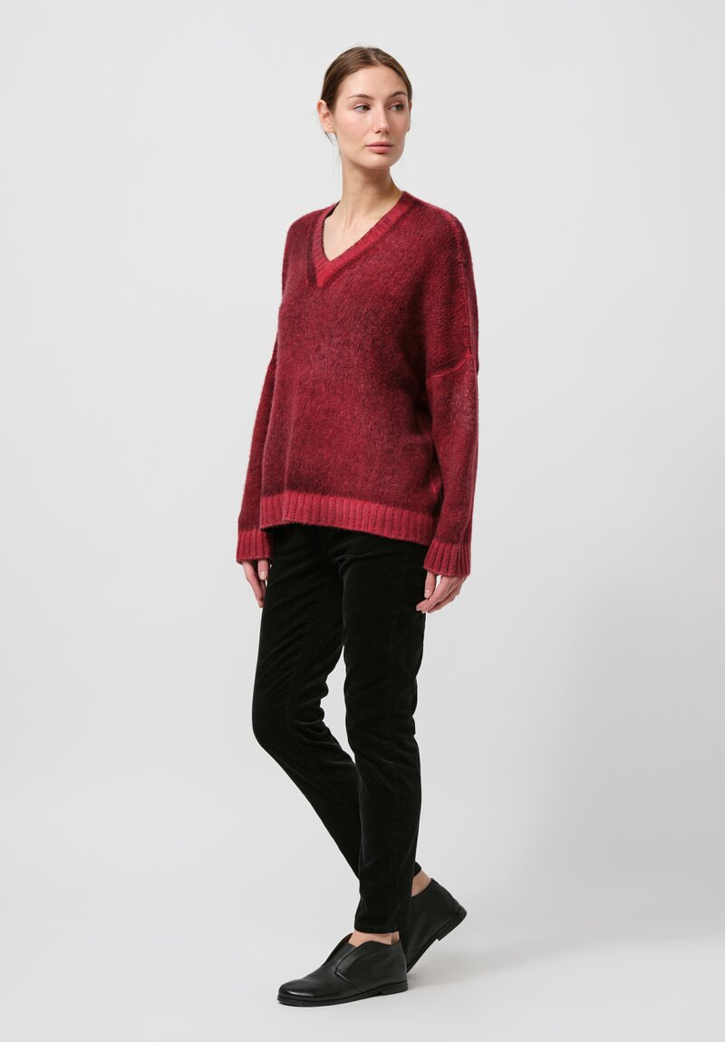 Avant Toi Hand-Painted Cashmere & Silk Barchetta V-Neck Pullover in Nero Camellia Red	