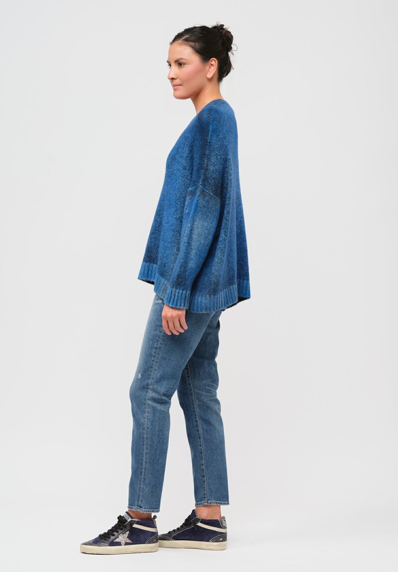 Avant Toi Hand-Painted Cashmere & Silk Barchetta V-Neck Pullover in Nero Nigella Blue	