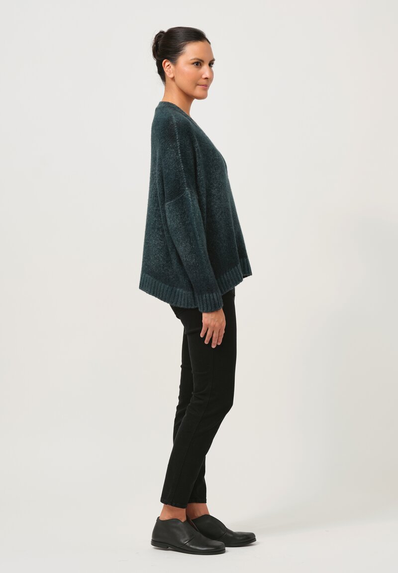 Avant Toi Hand-Painted Cashmere & Silk Barchetta V-Neck Pullover in Nero Provence Green	