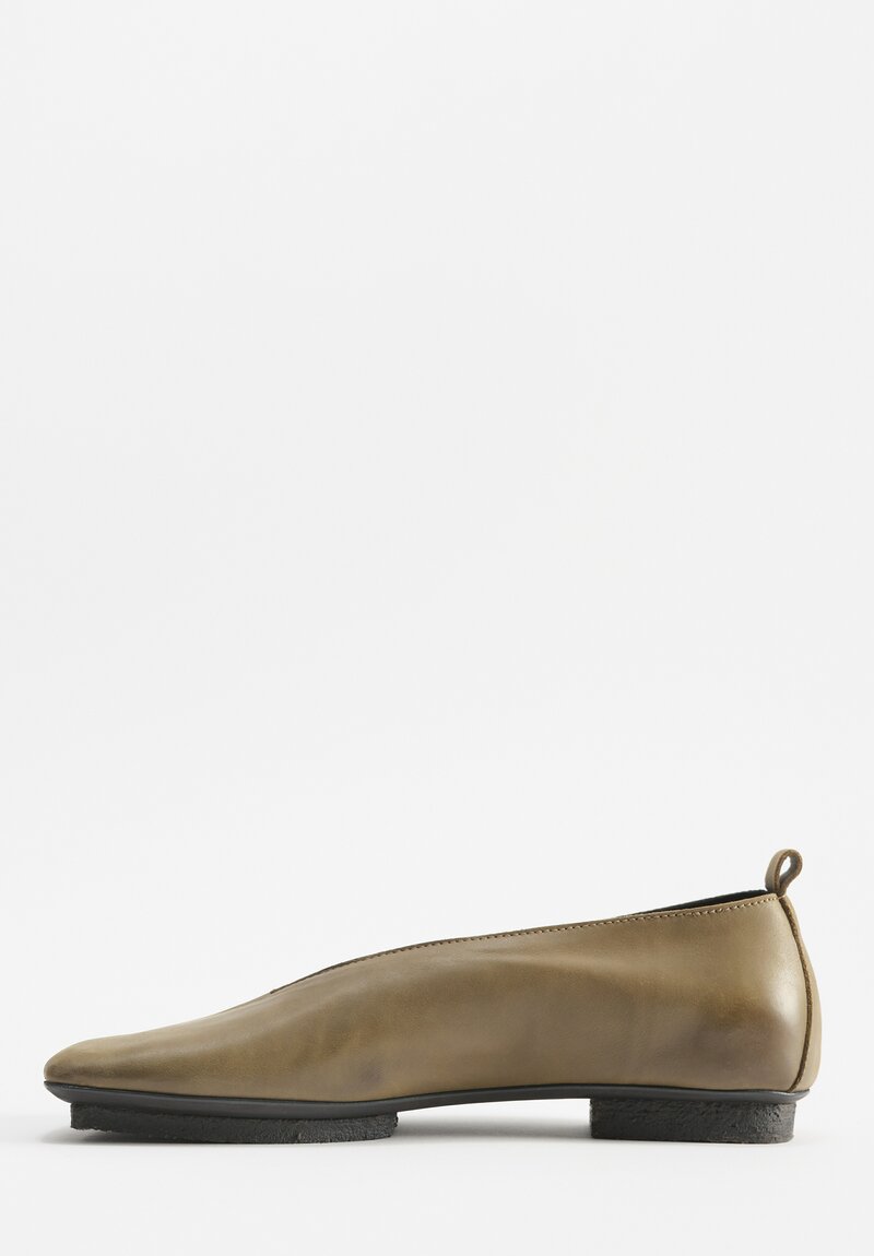 Uma Wang Leather Stone Ballet Shoes in Dark Olive Green	