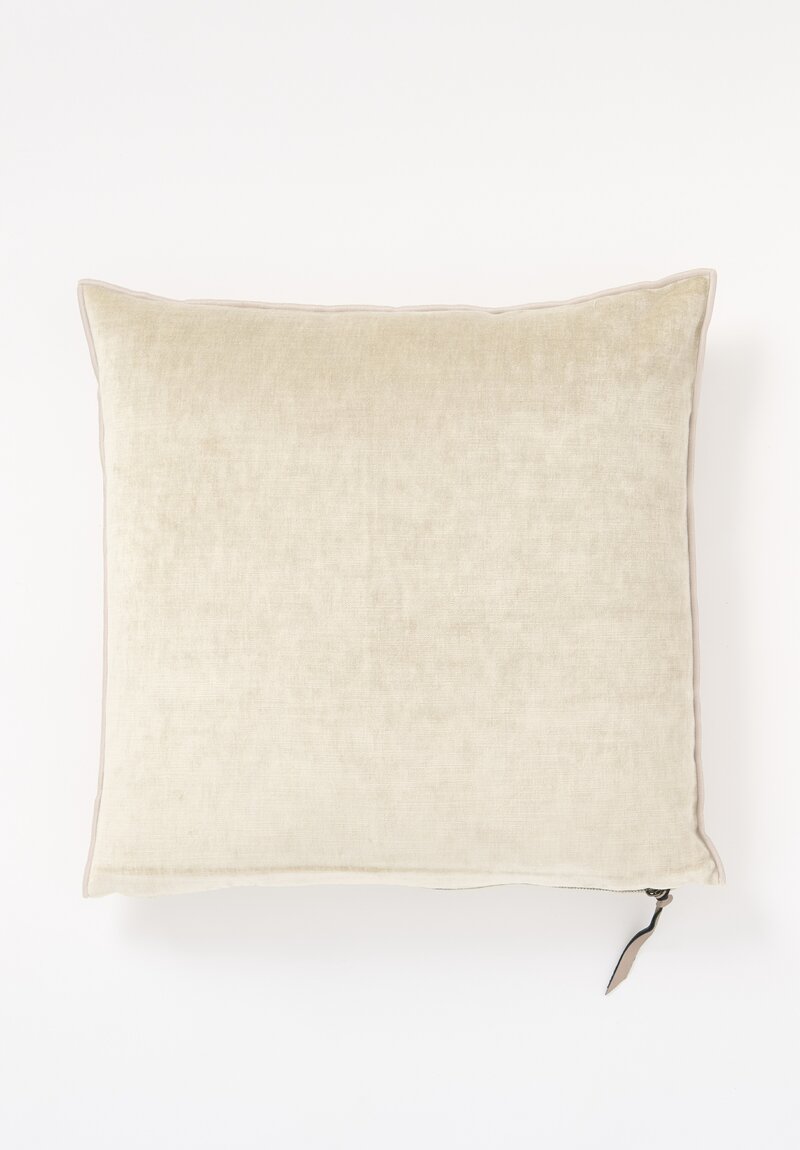 Maison de Vacances Royal Velvet Square Pillow in Ciment	