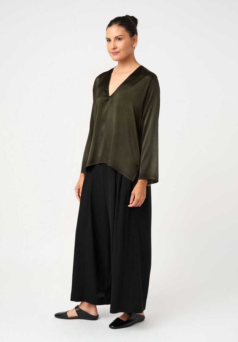 Avant Toi Silk Hand-Painted V-Neck Barchetta Top in Nero & Moss Green