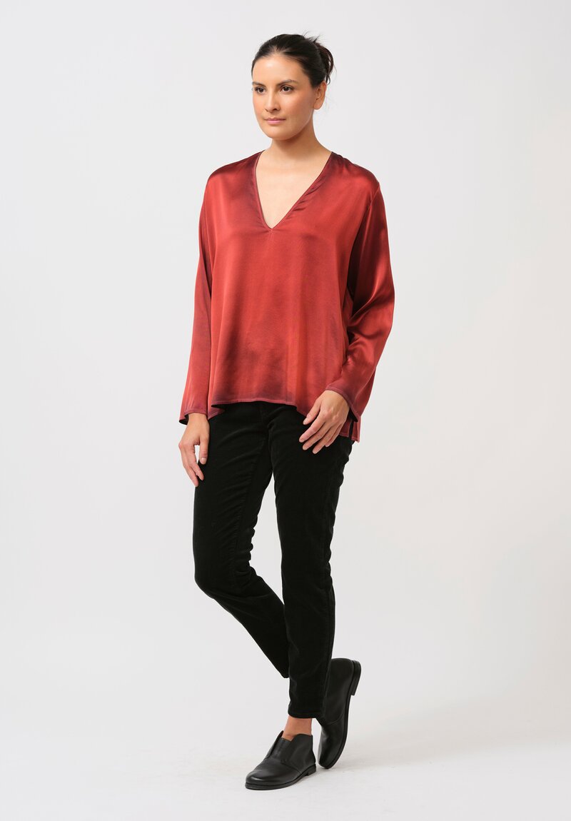 Avant Toi Hand-Painted Silk V-Neck Barchetta Top in Nero Goji Red	