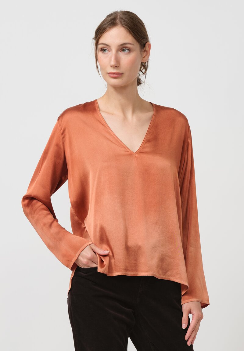 Avant Toi Hand-Painted Silk V-Neck Barchetta Top in Cuoio Brown	